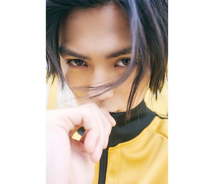 「仮面ライダーギーツ」主演俳優・簡秀吉、1st写真集を発売！身も心も「丸裸」になった20歳の旅