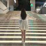 鈴木ゆうか、超ミニスカで大胆美脚見せ「脚長すぎっ」「長くて細くて素敵」とファン歓喜