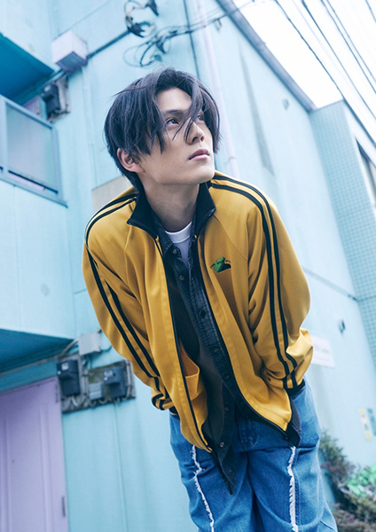 「仮面ライダーギーツ」主演俳優・簡秀吉、1st写真集を発売！身も心も「丸裸」になった20歳の旅