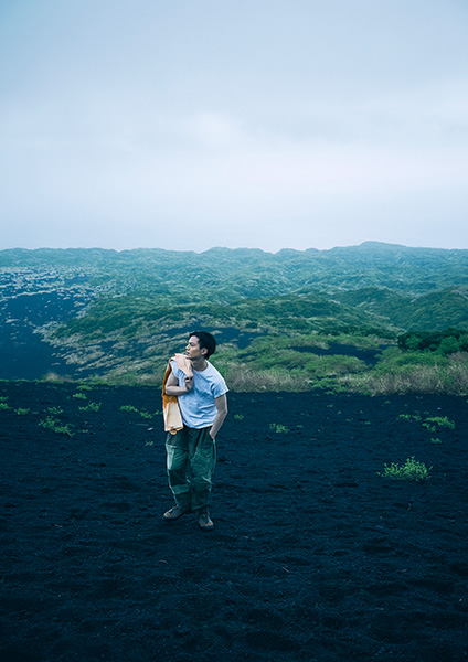 「仮面ライダーギーツ」主演俳優・簡秀吉、1st写真集を発売！身も心も「丸裸」になった20歳の旅
