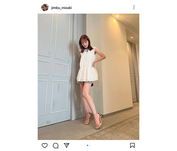 神部美咲、超ミニ×ハイヒールで美脚をすらり「脚線美」「相変わらず御御足がキレイで」とファン歓喜