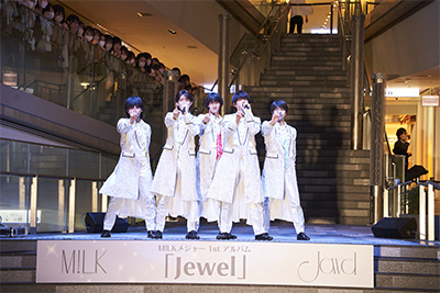 M!LK、表参道ヒルズ 特設ステージでスペシャルライブを開催！メジャー1stアルバム『Jewel』のリリース記念