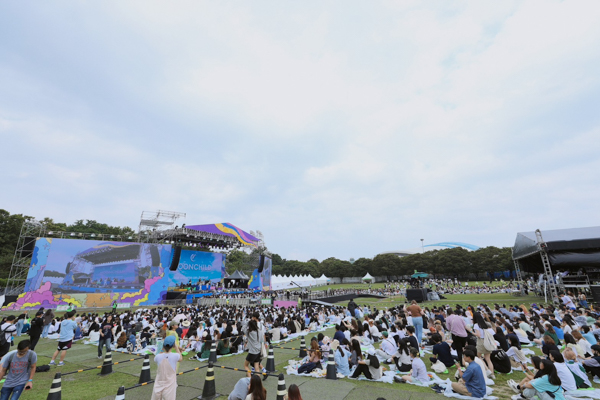 【ライブレポート】MOONCHILD、ヘルシーな白衣装で韓国「2023 Weverse Con Festival」2日目に登場！オーディション課題曲『CHILI CHOCOLATE』を歌唱