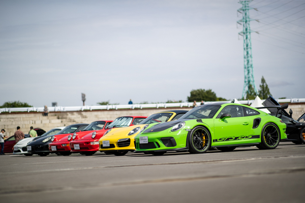 100台のスーパーカーとゴージャスなドレス姿の美女が集結！＜TOKYO SUPERCAR DAY 2023 さいたま＞