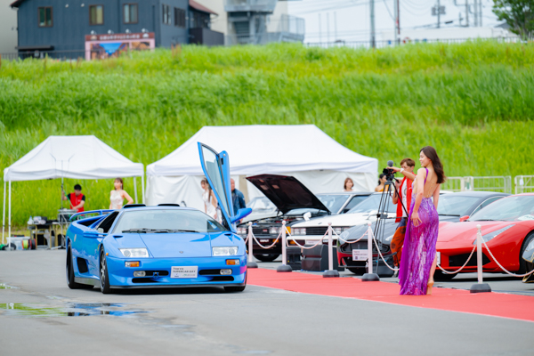 100台のスーパーカーとゴージャスなドレス姿の美女が集結！＜TOKYO SUPERCAR DAY 2023 さいたま＞