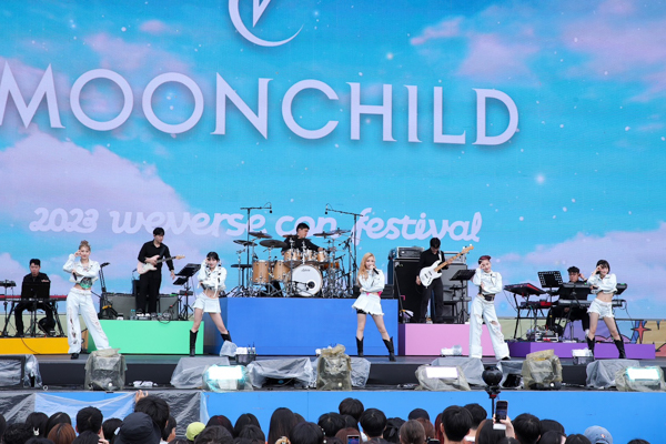 【ライブレポート】MOONCHILD、ヘルシーな白衣装で韓国「2023 Weverse Con Festival」2日目に登場！オーディション課題曲『CHILI CHOCOLATE』を歌唱