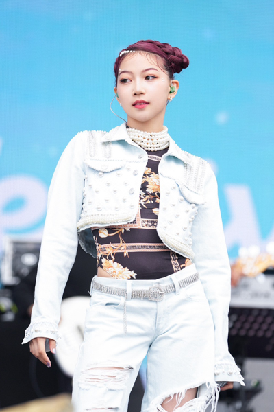 【ライブレポート】MOONCHILD、ヘルシーな白衣装で韓国「2023 Weverse Con Festival」2日目に登場！オーディション課題曲『CHILI CHOCOLATE』を歌唱