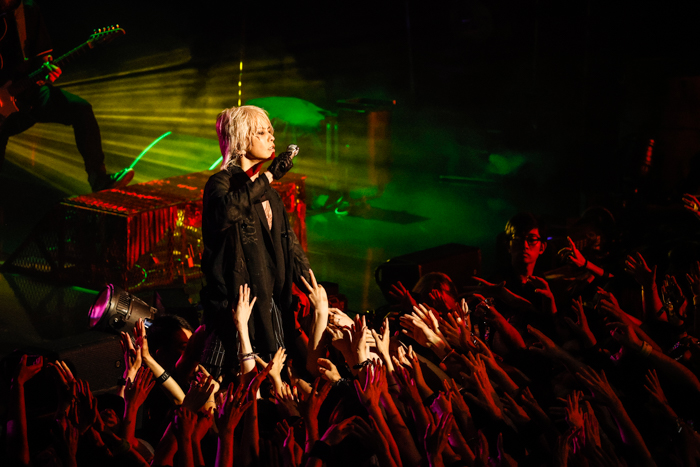 【ライブレポート】HYDE「3年半、長かった！」、ツアー「HYDE LIVE 2023」が開幕
