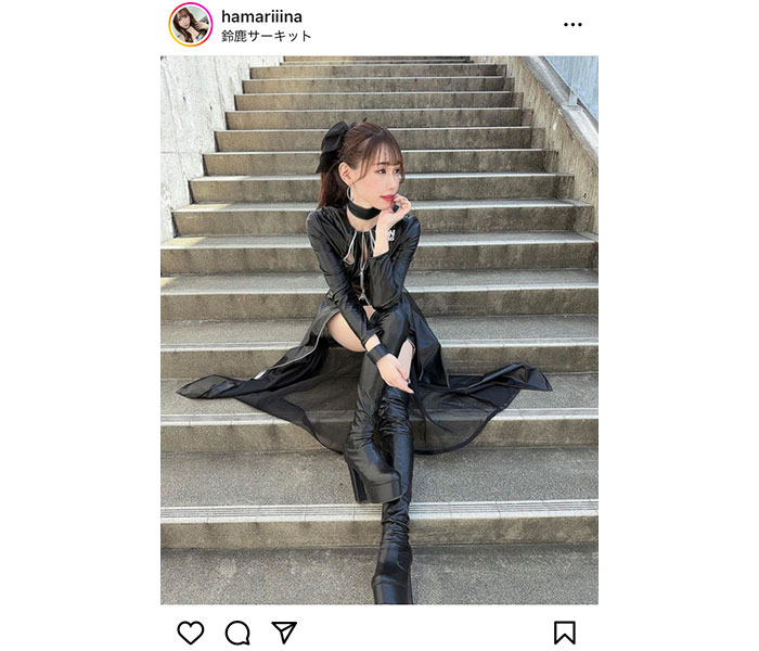 レースクイーン・浜嶋りな、セクシーな黒コスチュームから美脚チラリ