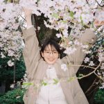 飯豊まりえ、濡れシャツ姿ではしゃぎ満面笑み！デビュー15周年記念写真集発売決定