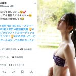 レースクイーン・黒木麗奈、チューブトップ水着姿で魅せる横顔＆デコルテ