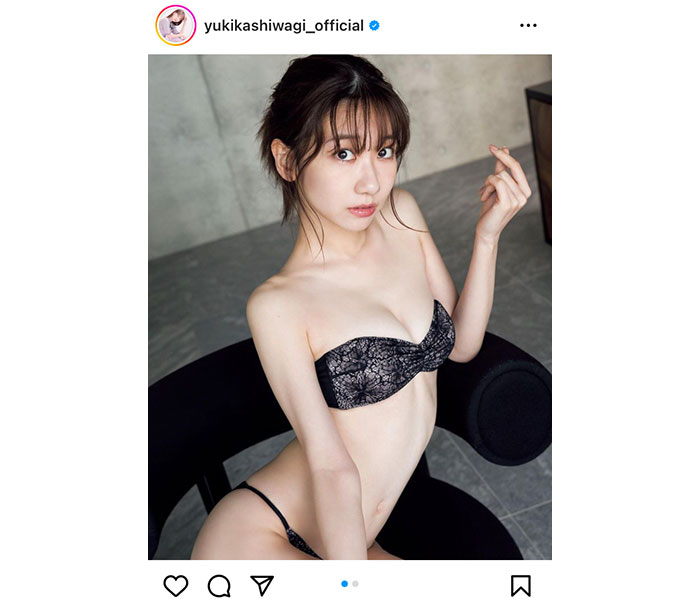 AKB48・柏木由紀、大人セクシーなチューブトップで魅せる美デコルテ＆透明ボディ