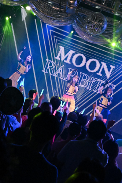 【ライブレポート】MOON RABBiTS、赤羽Renyで過去最大規模のワンマンライブ開催