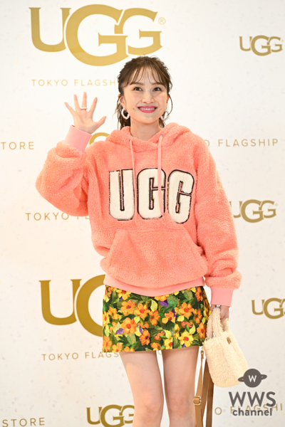 【写真特集】ももクロ・百田夏菜子、花柄ショートパンツで美脚をスラリと披露！＜「UGG(R) TOKYO FLAGSHIP STORE」オープニングイベント＞