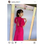 岡田紗佳、美背中見せる「開運」ショットにファン歓喜！「すべてが完璧です！！」
