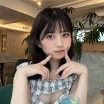 佐藤かれん、無防備な胸元が気になるキャバドレス姿にファン悶絶