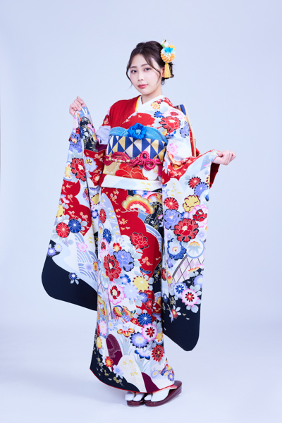 札幌出身モデル・宇良田まい、艶やかな振袖姿を披露＜#振袖gram＞