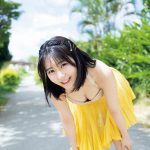 HKT48・田中美久、青い海をバックに弾けるビキニ姿を披露！