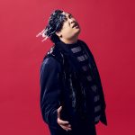 岡崎体育、新曲『Knock Out』とTVアニメ「マッシュル-MASHLE-」のスペシャルコラボ映像が公開