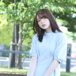 【動画】坂巻有紗が水色ワンピから美脚アピール！映画『スパイスより愛を込めて。』のみどころを語る