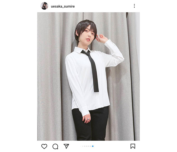 声優・上坂すみれ、白シャツ×ネクタイで『イケメンすぎる』男装を披露！