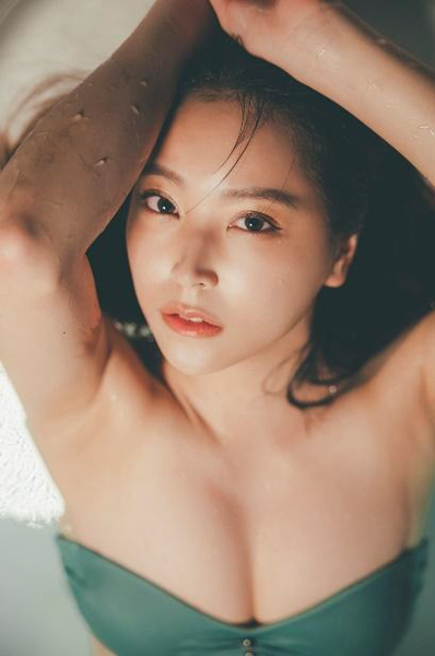 白間美瑠、最新写真集『Aventure』マスターエディション版の発売が決定