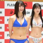 三上ひびき、下乳あらわな青色ビキニで柔軟披露＜ミスFLASH2024 選考オーディション＞