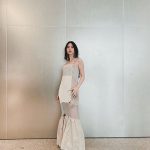 【アメブロ報告】のん、美腕際立つ異素材切り替えデザインの大人っぽいマーメイドワンピ×アーマーリングを身に着けながら…ニッコリ笑顔！！