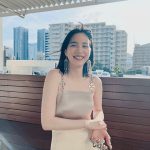 【アメブロ報告】のん、美腕際立つ異素材切り替えデザインの大人っぽいマーメイドワンピ×アーマーリングを身に着けながら…ニッコリ笑顔！！