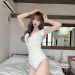 MyDearDarlin’・咲真ゆか、初めての白いワンピース水着姿で美尻を披露！にファン歓喜！！