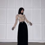 のん、アーマーなディティールドレス姿のジャケット撮影オフショ公開「なんて麗しい!!」「最高にクール」とファンから称賛の声殺到