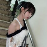 LE SSERAFIM・宮脇咲良、はだけたニットから美肌がちらり「今日も綺麗」「天使だ~！」とファン歓喜