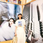 のん、"のん"とのアートな3ショット「のんのアートブック写真展を開催してくれています！」ファンから「夏だって感じで、めっちゃ良く似合ってる」「のんちゃんの着こなしがオシャレすぎます」の声