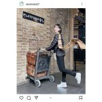 松井玲奈、ハリポタ『9と4分の3番線』の聖地にご満悦「素敵な写真！」「マフラーの躍動感が凄い」とファン称賛