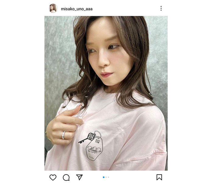 宇野実彩子、美脚スラリな生誕Tシャツコーデ公開！「ビジュやばぁぁ」「可愛いどタイプだってばよ！」とファン歓喜