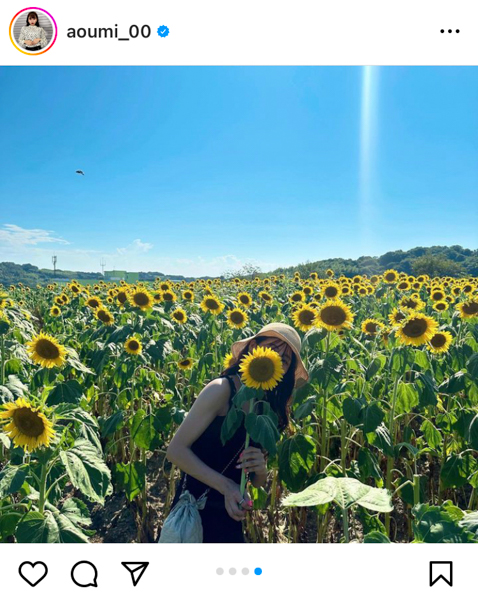 SKE48・青海ひな乃、肌見せ夏コーデで向日葵畑を堪能！「太陽のような笑顔が可愛い」