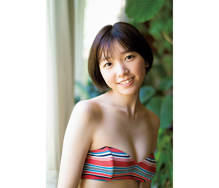 船井美玖（月刊PAM）、チューブトップビキニで透明ボディ披露