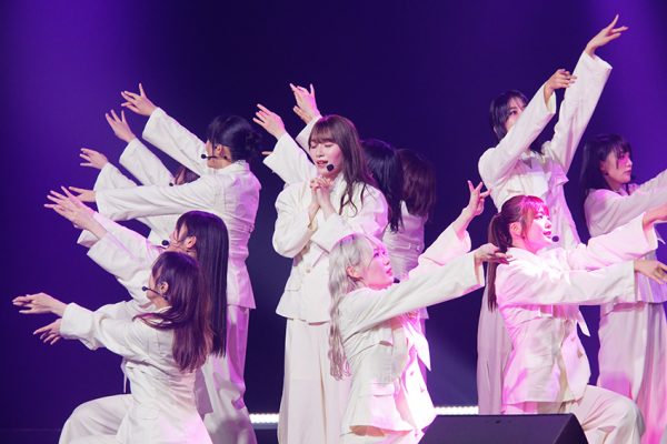 櫻坂46、初の海外ライブで1万5千人が大熱狂！松田里奈はフランス語で挨拶も