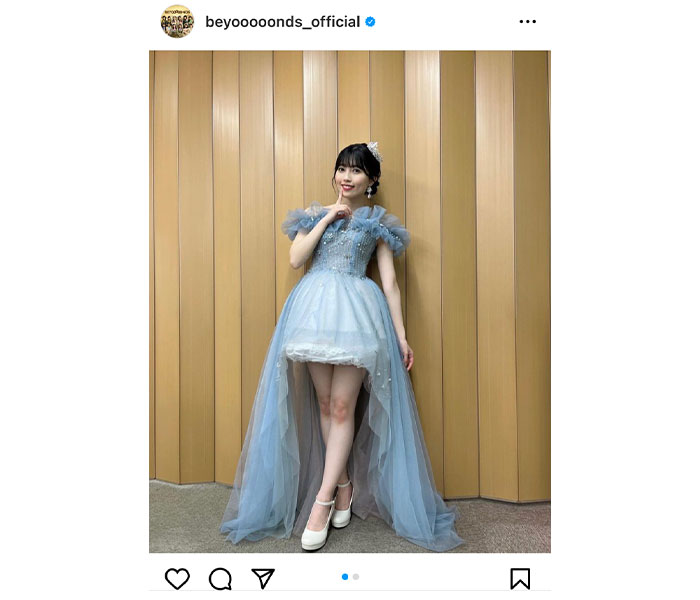 BEYOOOOONDS・西田汐里、美脚見せドレス衣装のオフショットを公開