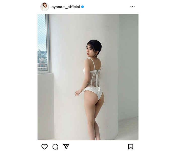 AKB48・篠崎彩奈、美ヒップ披露した水着バックショットにファン感嘆「ただただ美しい」「控えめに言って、最高です」