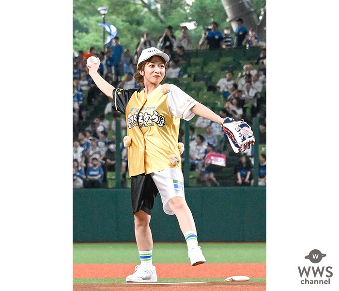 【写真特集】辻希美が始球式でワンバン投球！から揚げユニフォームでベルーナドームに登場＜埼玉西武ライオンズ＞