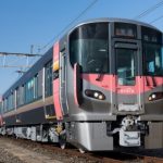 JR西日本、227系500番台「Urara」の出発式を岡山駅で開催