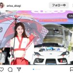 赤城ありさ、赤×白のコスチューム姿で登場！チラリと見えるヘソがセクシーと話題！