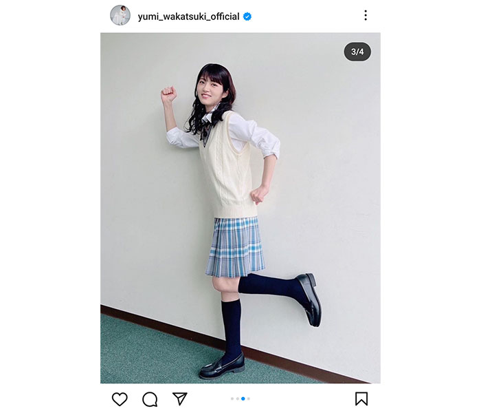 若月佑美、久しぶりの制服姿で登場!「制服のマネキン」ポーズでファン沸かす