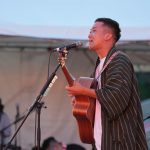 瑛人、『香水』を神宮外苑花火大会にて熱唱！「その口笛すごく上手いね！」と観客を楽しませる〈2023 神宮外苑花火大会〉