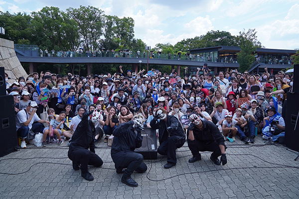謎のお面ダンステロリスト集団O-MENZが7th ANNIVERSARY TOUR 『超G.U.M祭』ファイナル大阪城野外音楽堂にオープニングアクトとして出演！翌日には大阪城公園で路上ライブも開催