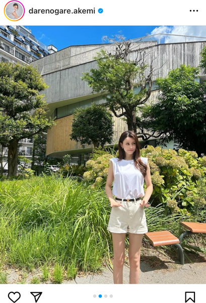 ダレノガレ明美、夏らしいショートパンツ姿でパシャリ！「写真撮る時だけ日傘とパーカー脱いでます」とコメント