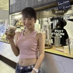 宇野実彩子（AAA）、大好きなミルクティー片手に笑顔のヘソ出しショット!「女神！優勝！」ファン歓喜の声