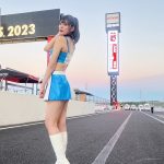 【インタビュー】dela・後藤ひなの、鈴鹿8時間耐久ロードレースで美脚眩しい、爽やかなスカイブルーのRQコスチューム姿を披露！