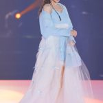 明日花キララ、キラキラ美脚を放出！インスタはジャケット脱いで笑顔ピース！＜KANSAI COLLECTION 2023 A/W＞